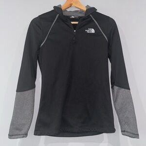 North Face 1/4 Pull Over Women’s Size Small Black & Grey Athletic